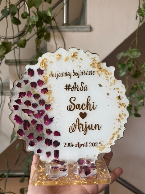 8 Inch Resin Standing Rose Patels Platter with 2 Ring Holder